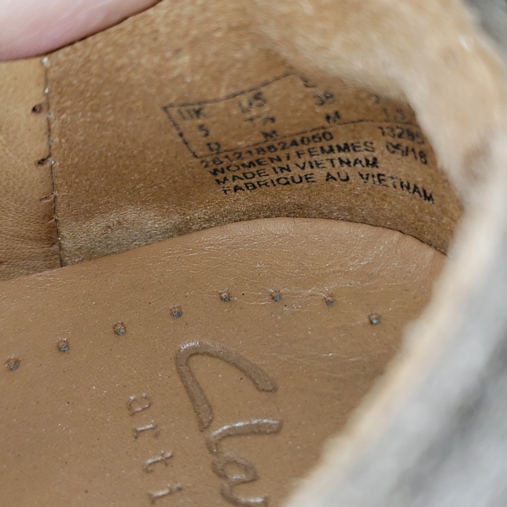 Clarks suede Ava slip on size 7.5 - Picture 8 of 8